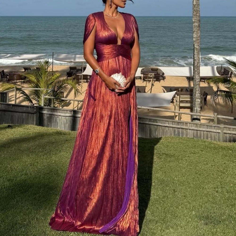 Stunning Laurel plissé-silk gown